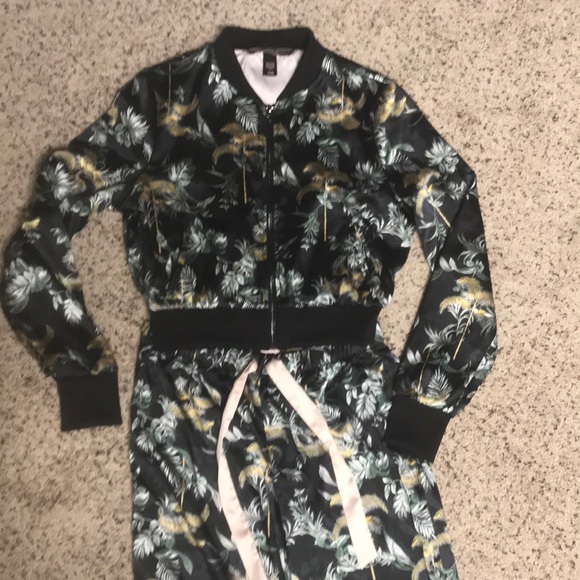Victoria’s Secret 3 Piece Rare Tropical Satin PJ - Picture 2 of 7